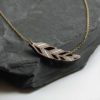 Wooper Collier en bois Piuma – Image 5