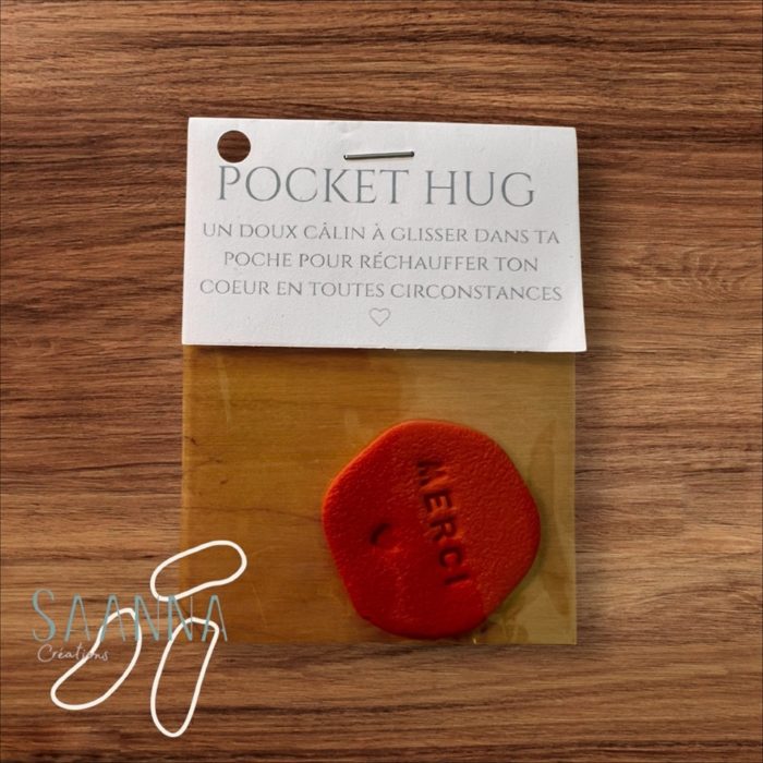 SAANNA Pocket Hug - MERCI rouge