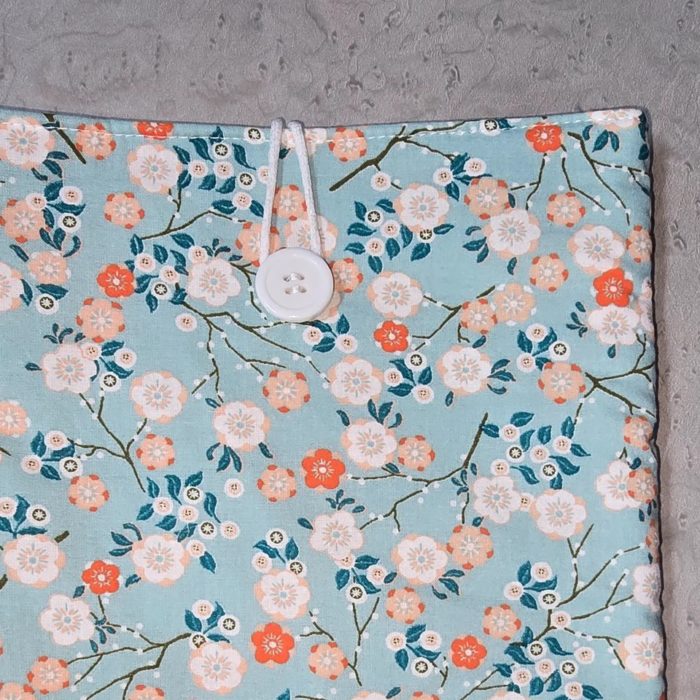 LAUBELGO Couverture rembourrée fleurs blanches fond bleu clair