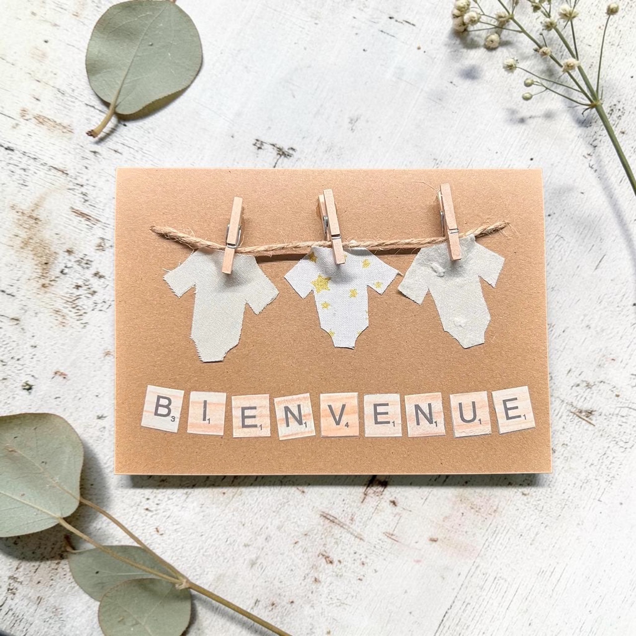 Carte « De fil en Aiguille » – Bienvenue body blanc